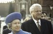 1994 Návštěva Ruska: Do Ruska se královna podívala poprvé až v roce 1994, v Moskvě ji přivítal tehdejší prezident Boris Jelcin. Během čtyřdenní návštěvy mj. zavítala do Kremlu, na balet Gisele a poslechla si pravoslavný sbor.