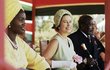 1971 Návštěva Keni:  Z pobytu v Keni měla Alžběta hořkosladké vzpomínky. Právě tam se v roce 6. února 1952 stala královnou poté, co se dozvěděla o smrti svého otce Jiřího VI. Na oficiální cestu je s Phillipem poslal sám král, který by to kvůli rakovině plic nezvládl.