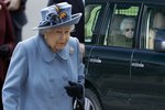 Královnu odvezli z Buckinghamského paláce do Windsoru, aby bylo sníženo riziko nákazy koronavirem