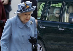 Královnu odvezli z Buckinghamského paláce do Windsoru, aby bylo sníženo riziko nákazy koronavirem