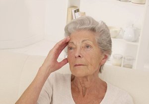 Žena s Alzheimerem (88) se ztratila v ulicích Prahy na Vyšehradě. Ilustrační foto