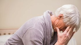 Alzheimerova choroba způsobuje zhoršování paměti.