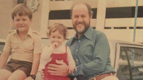 Robyn s bratrem a otcem, který trpěl Alzheimerem.