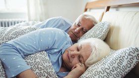 Dlouhý spánek může být příznakem Alzheimerovy choroby. (Ilustrační foto)