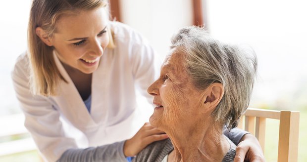 Pacientů s Alzheimerem výrazně přibude, varují lékaři! Komu hrozí nemoc nejčastěji?