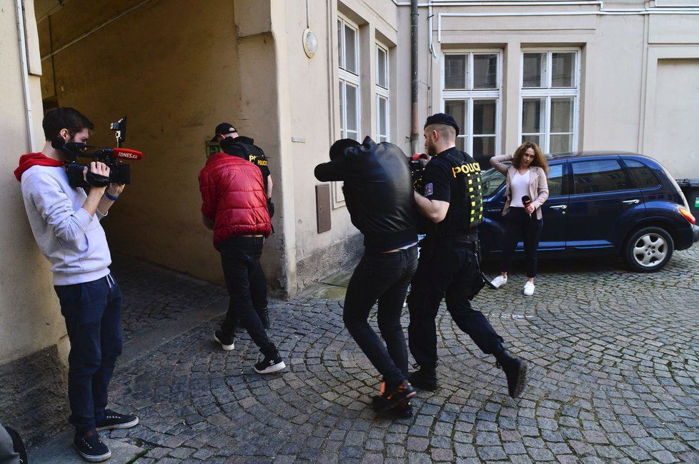 Pět Alžířanů znásilnilo turistku v centru Prahy.