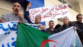 Demonstranté dali v Alžírské metropoli najevo, že chtějí podobné změny, jako probíhají v Egyptě