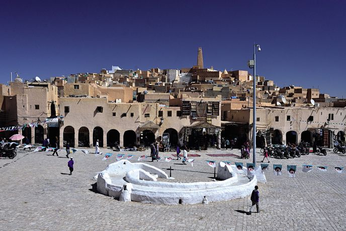 Ghardája je z pěti měst největší a nejživější. A obchodníci už si pomalu zvykají na zahraniční návštěvníky.