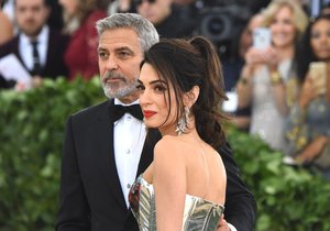 Amal a George Clooney zatím fotkami dětí šetřili