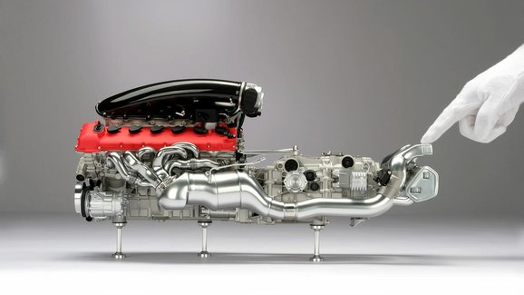 Amalgam vytvořil motor Ferrari Daytona SP3 v měřítku 1:4, prototyp schvalovala automobilka