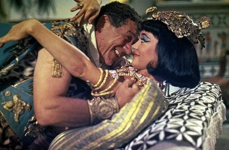 Amanda Barrie ve filmu Carry On Cleo