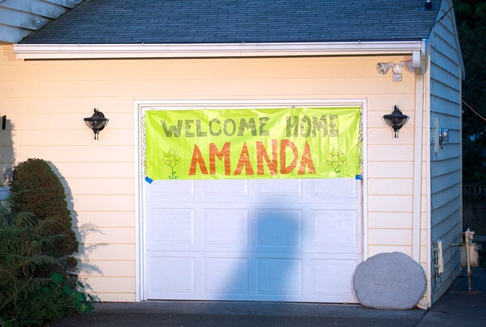 Přivítání Amandy Knox v jejím rodném Seattlu
