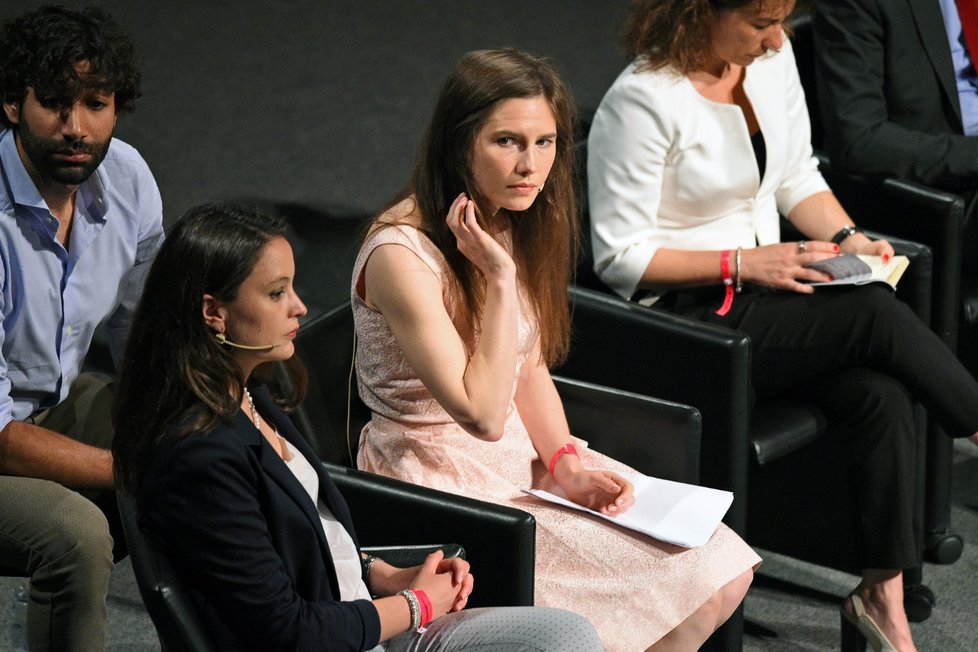 Amanda Knox obvinila média, že vykonstruovala falešný příběh (15. 6. 2019).