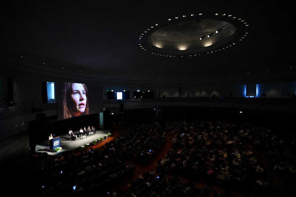 Amanda Knoxová obvinila média, že vykonstruovala falešný příběh (15. 6. 2019)