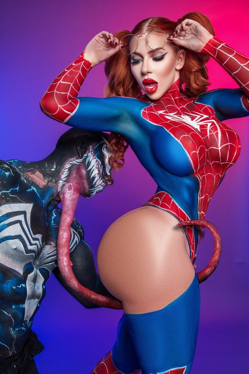 Amanda Nicole jako Spider-Babe