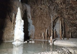 Díky nepřístupnosti jeskyně pro veřejnost se daří uchovat přírodní výtvory v původní kráse.