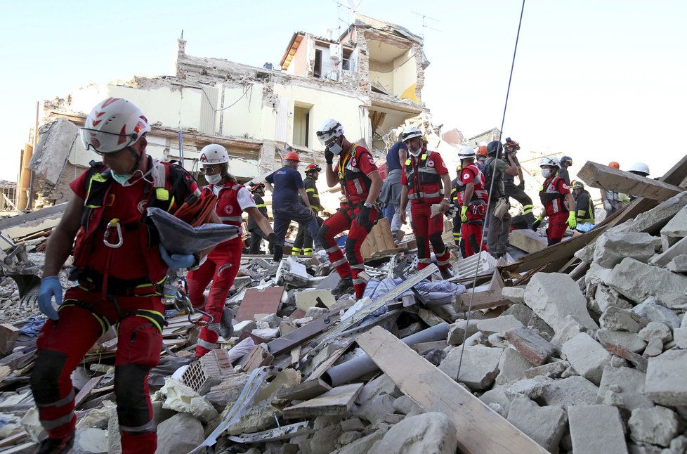Italské město Amatrice poničilo zemětřesení.
