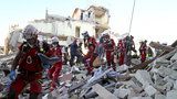 Tragické zemětřesení udělalo Italům „díru“ za 190 miliard. Zalepit ji má Brusel