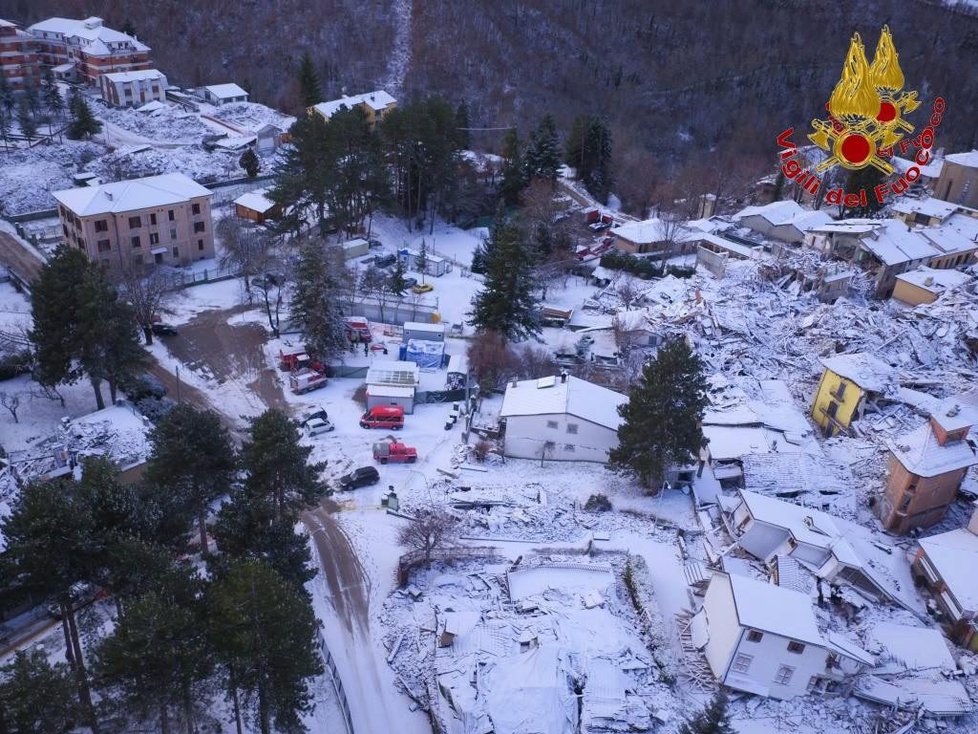 Italské Amatrice, které na podzim zasáhlo zemětřesení, zasypal sníh a očekávají se i silné mrazy.