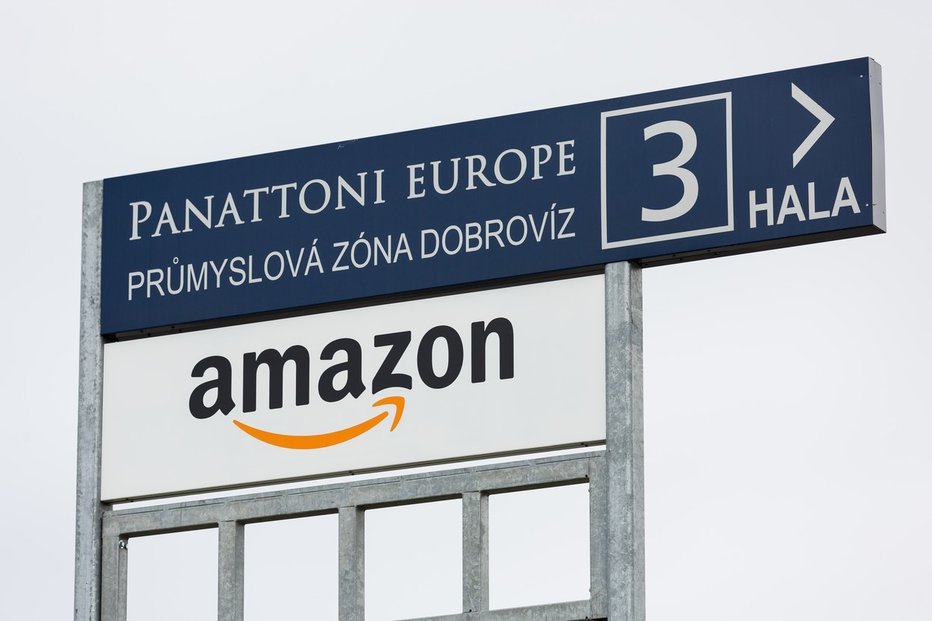 V České republice provozuje Amazon velkosklad v Dobrovízi u Prahy.
