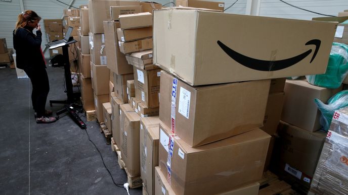 Na Amazonu se daly koupit neonacistické a rasistické předměty