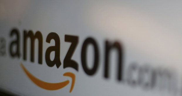 Amazon si „okroužkuje“ zaměstnance. Sledovací náramek je napráší, že stojí a nepracují