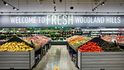 Akcie Amazonu od začátku roku posílily o 85 procent (na snímku prodejna potravin společnosti v Los Angeles).