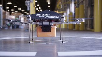 Amazon může v USA spustit roznášku balíků drony, získal povolení leteckého úřadu