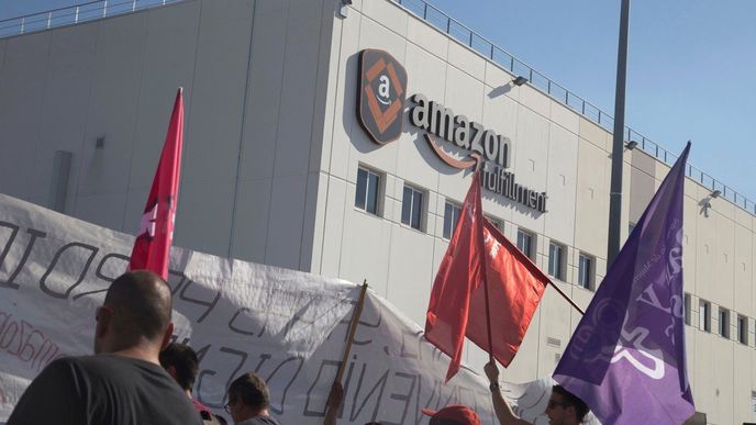 Protesty proti pracovním podmínkám ve skladech Amazonu ve Španělsku