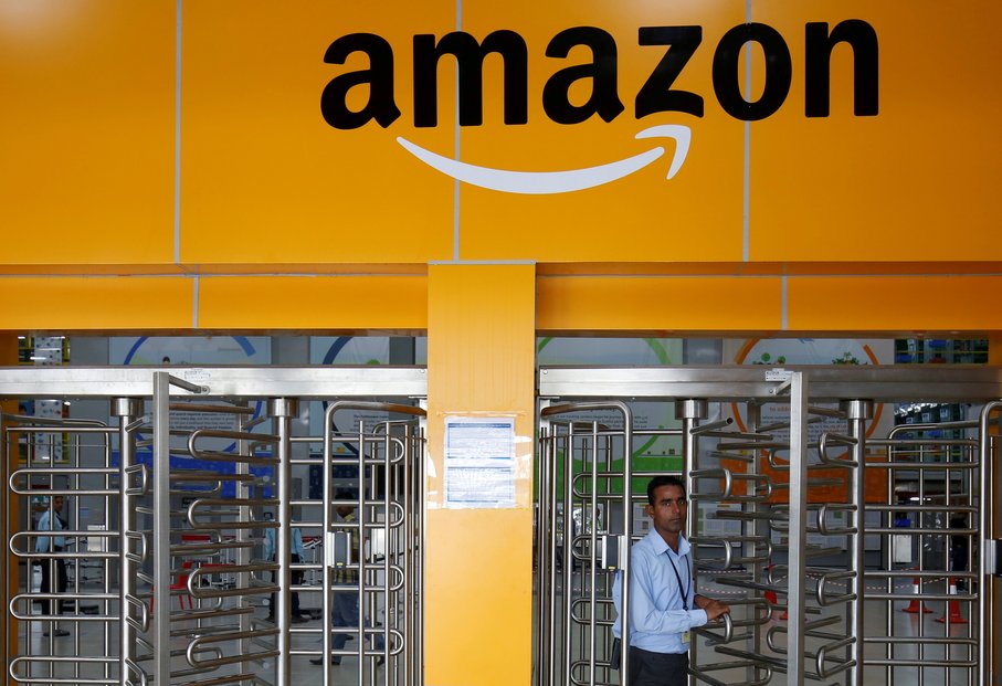 Amazon čím dál více doručuje objednávky prostřednictvím vlastních či smluvních pracovníků.