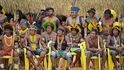 Náčelníci různých amazonských kmenů na společné oslavě před zápasy huka-huka
