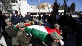 Pohřeb někdejšího palestinského velvyslance Džamála Muhamada Džamála proběhl na předměstí Ramalláhu.