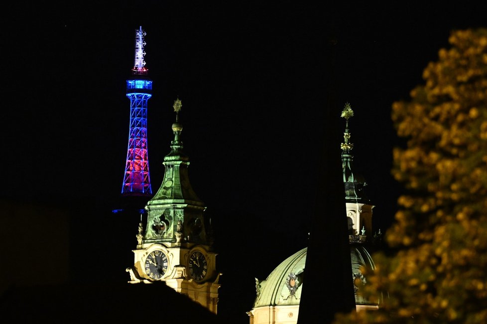 Petřínská rozhledna v noci na 9. září 2022.