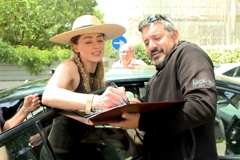 Amber Heard se v Madridu daří dobře.