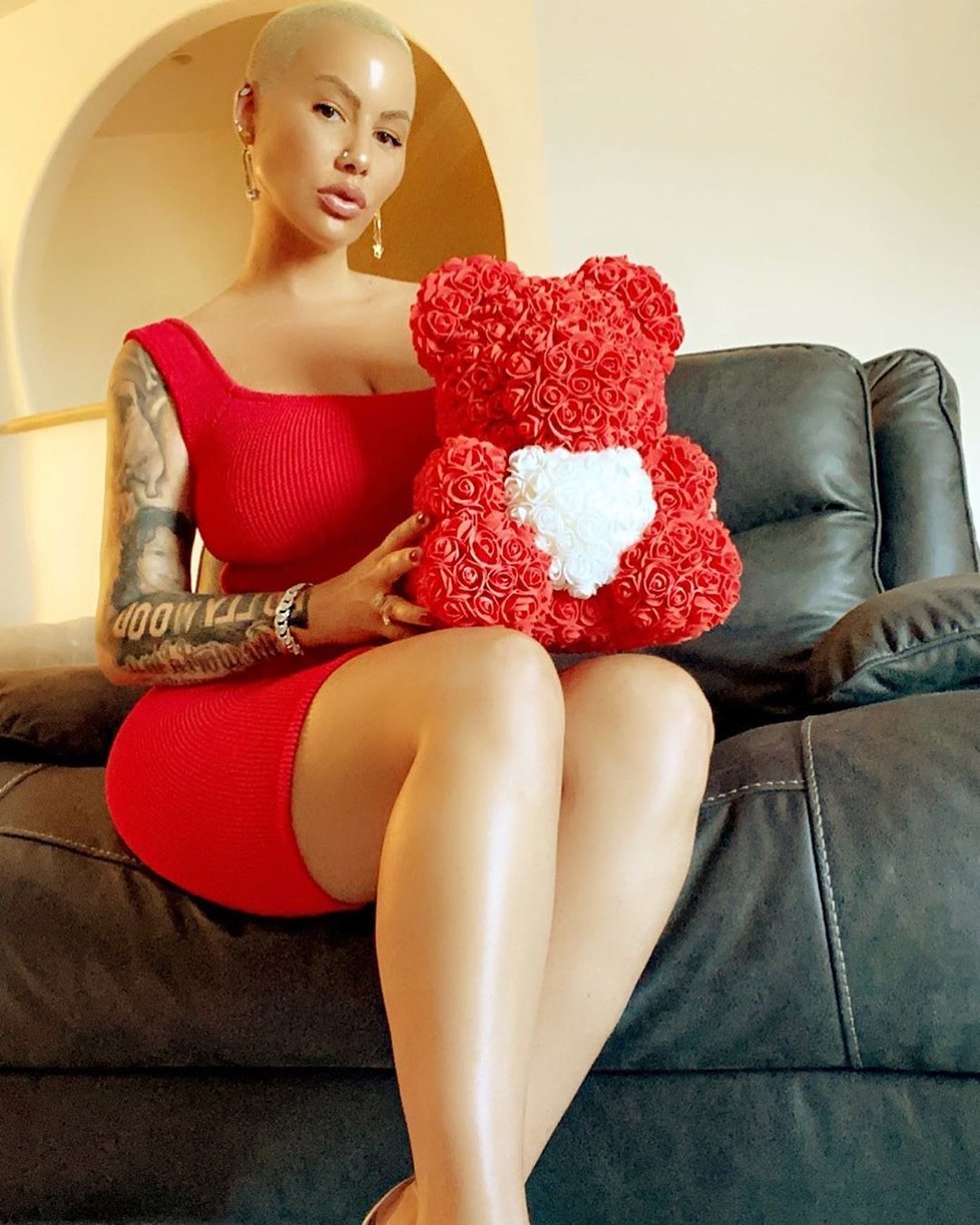 Modelka Amber Rose šokovala potetovaným čelem