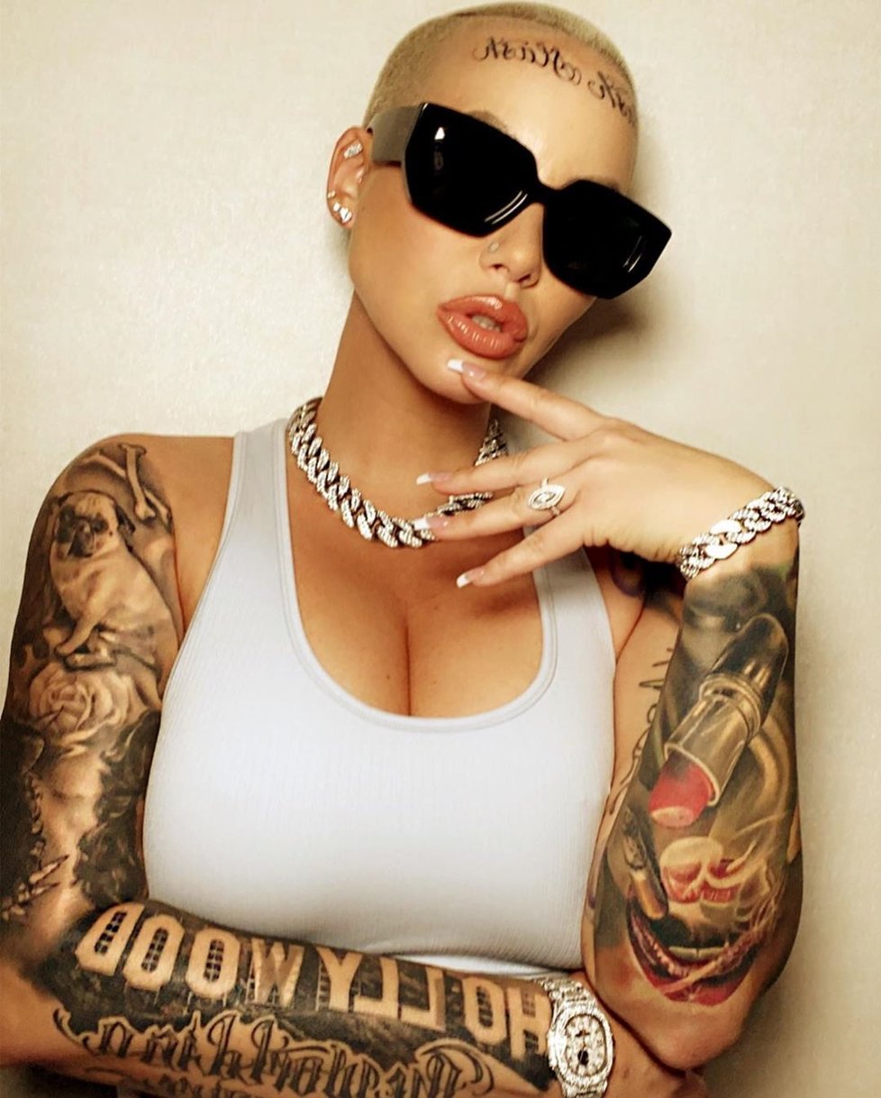 Modelka Amber Rose šokovala potetovaným čelem.