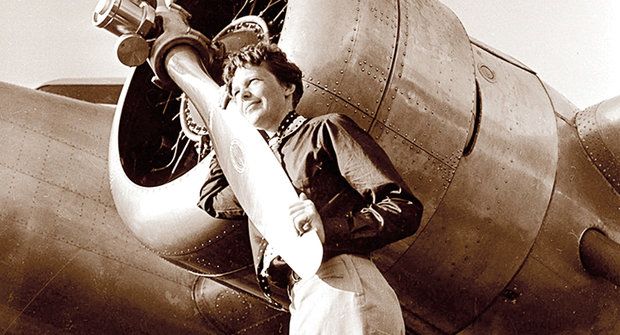 Amelia Earhartová: Zajata Japonci nebo pohřbena na dně moře?