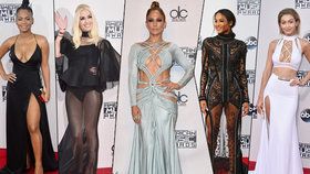 Jennifer Lopez si nevzala na vyhlášení cen AMA spodní prádlo, Gwen Stefani naopak ukázala nožky.