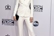 Zpěvačka Jessie J zvolila bílý kostýmek.