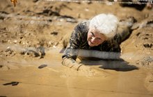Babča drsňačka! Američanka (83) propadla extrémním závodům