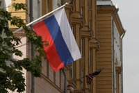 Zaměstnanci amerických konzulátů v Rusku přišli o parkování. USA chtějí vysvětlení