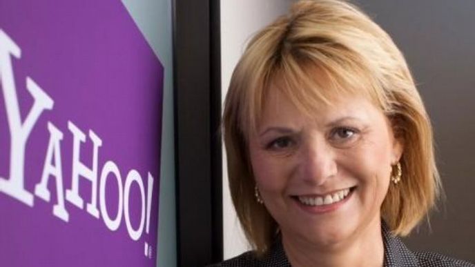 Americká internetová firma Yahoo v úterý odvolala generální ředitelku Carol Bartzovou. Ta skončila ve funkci po dvou a půl letech poznamenaných stagnací, nespokojeností investorů a spory s čínskou společností Alibaba Group.