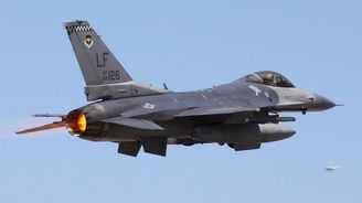 F-16 na ostře sledovaném nebi. Potřebuje Ukrajina západní stíhačky?