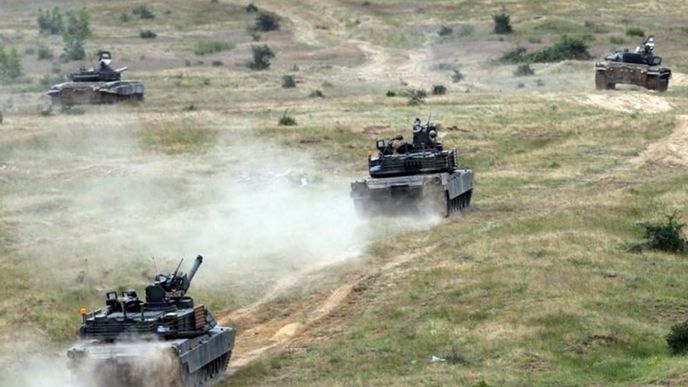 Americké tanky Abrams během cvičení v Bulharsku