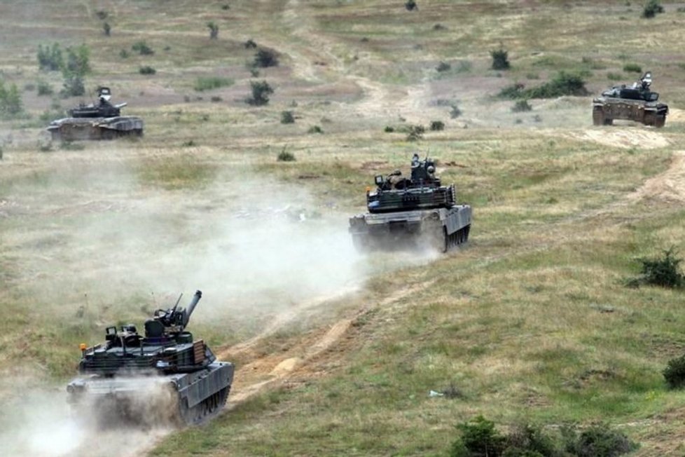 Americké tanky Abrams během cvičení v Bulharsku