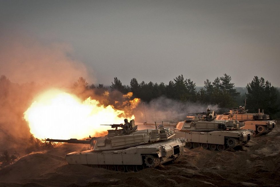 Americké tanky Abrams během cvičení v Lotyšsku