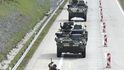 Americké vojenské konvoje projíždějí Českem