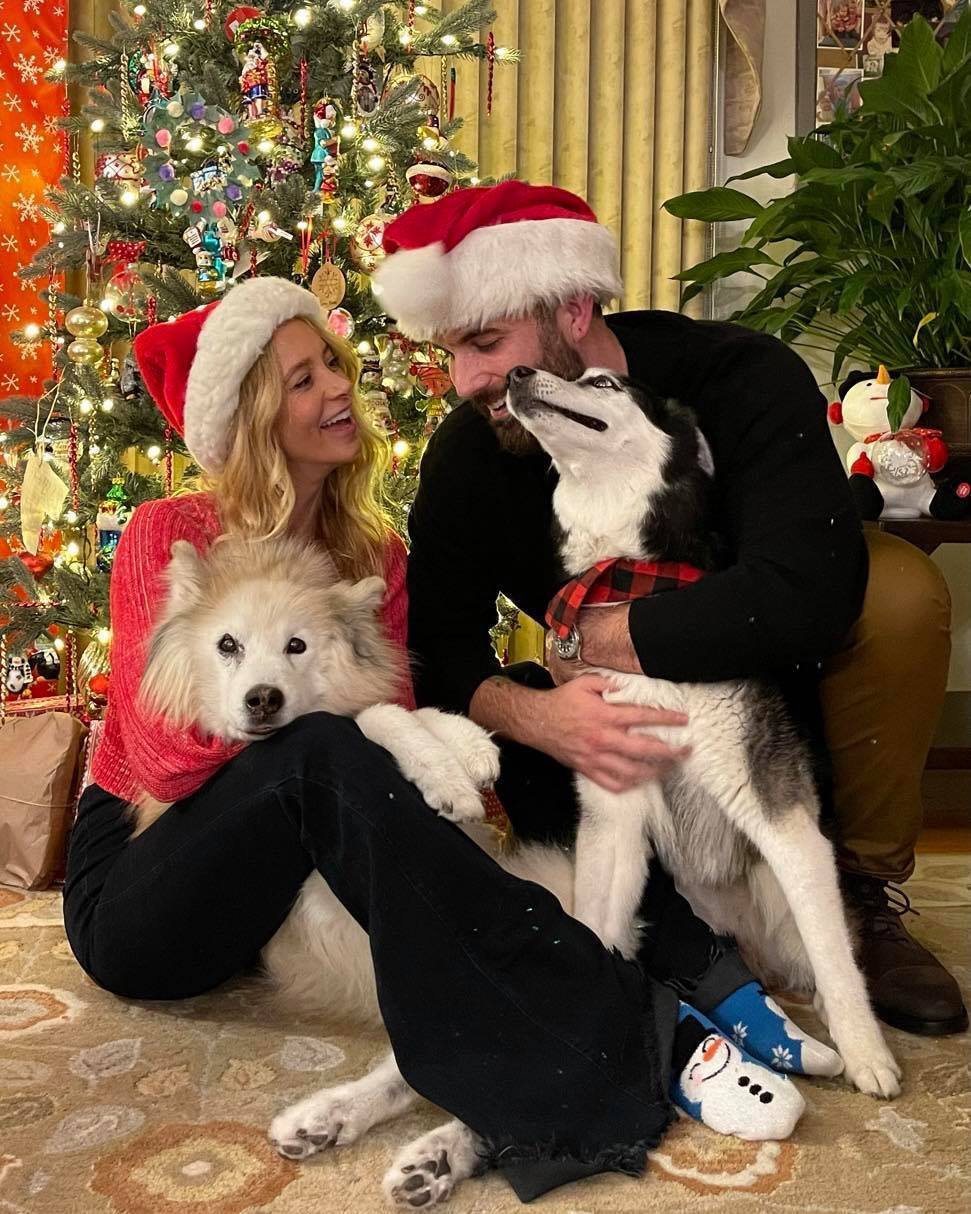 Takhle oslavili americký country zpěvák Tyler Rich se svou manželkou Vánoce.