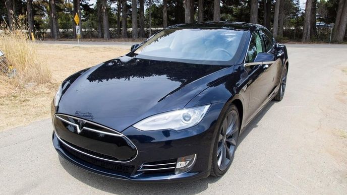 Americký elektromobil Tesla Model S (Profimedia.cz)