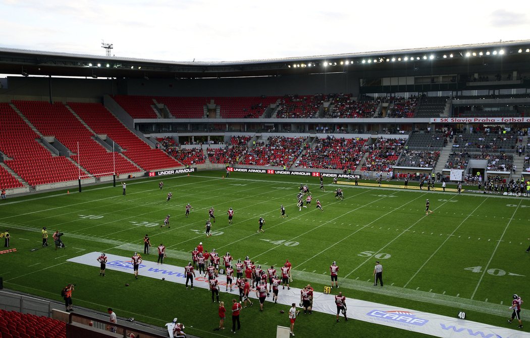 Na utkání dorazilo 4526 diváků, což je nový rekord na americkém fotbale v ČR